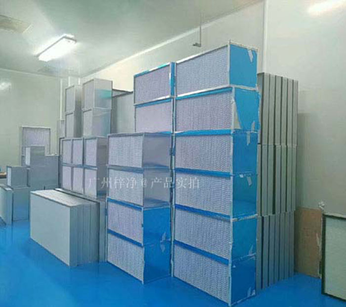 根據(jù)我國有關規(guī)范可將空氣過濾器劃分為粗效、中效、高效、亞高效、高效和超高效六大類。 根據(jù)我國有關規(guī)范可將空氣過濾器劃分為粗效、中效、高效、亞高效、高效和超高效六大類。